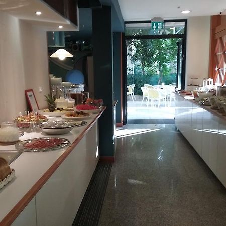 Hotel Carol Римини Экстерьер фото