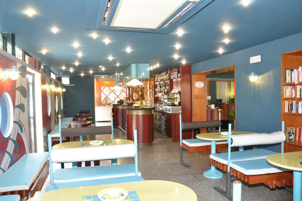 Hotel Carol Римини Экстерьер фото