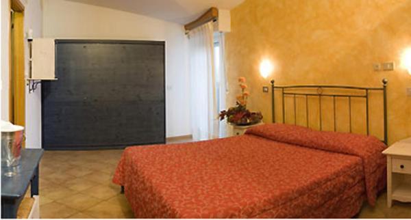 Hotel Carol Римини Номер фото