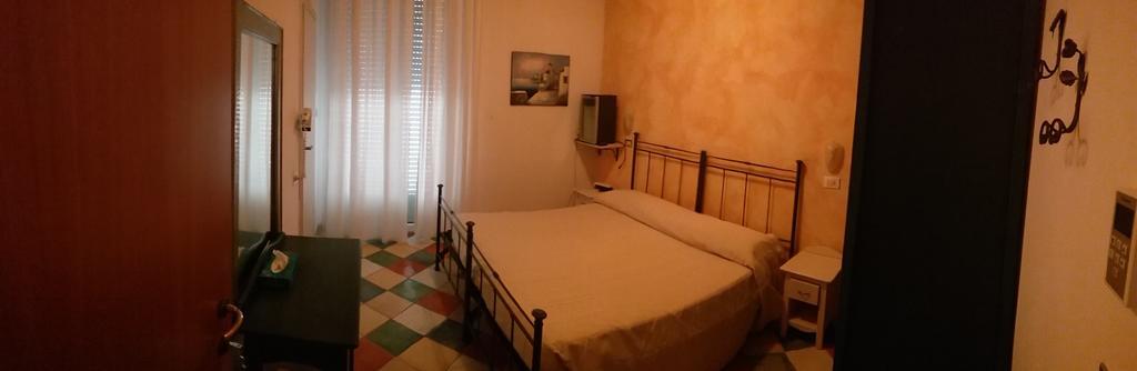 Hotel Carol Римини Экстерьер фото